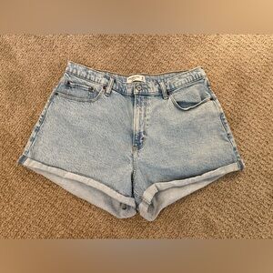 Abercrombie & Fitch Mom Short High Rise